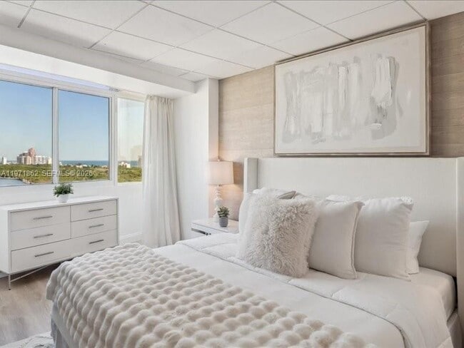 Building Photo - 2670 E Sunrise Blvd