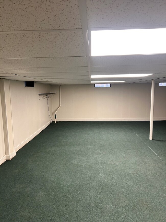 Building Photo - 74 Matthews St