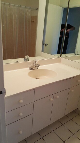 Building Photo - 1132 SW 3rd St