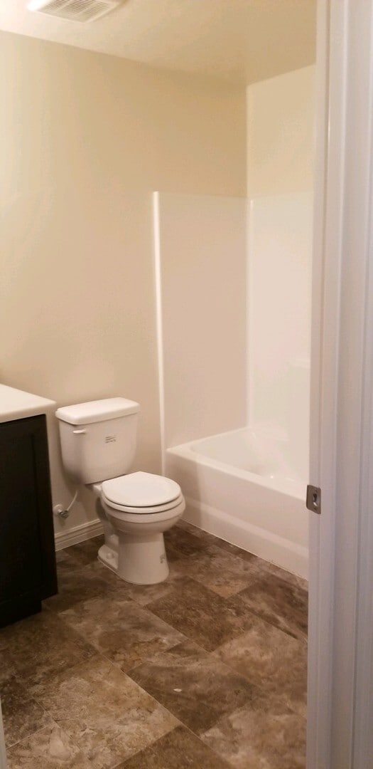 Building Photo - Town home in Little Valley Area. End Unit!!