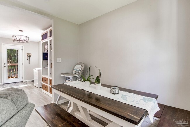 Building Photo - 520 Selina St