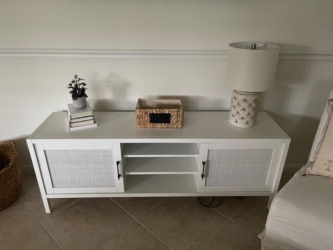 Building Photo - 1202 Palm Trail