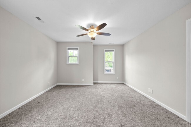Building Photo - 3 Bedroom Home For Rent Near Historic Down...