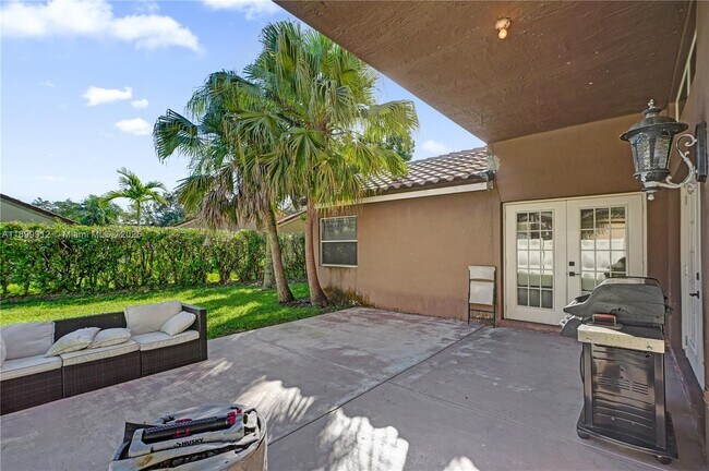 Building Photo - 658 Stanton Dr