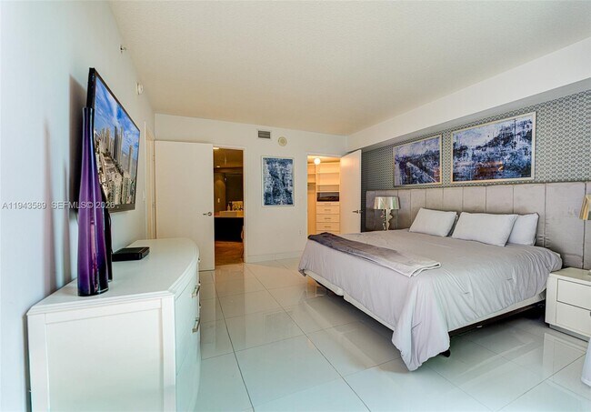 Building Photo - 200 Sunny Isles Blvd