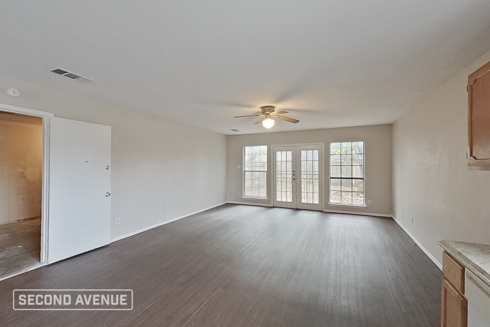 Building Photo - 9124 Pinehaven Dr