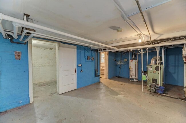 Building Photo - 6833 S Cregier Ave