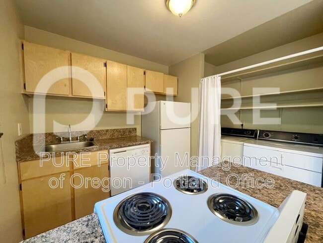 Building Photo - 527 NE 63rd Ave