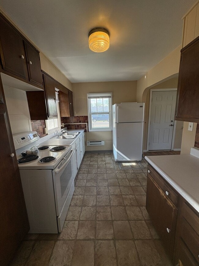 Building Photo - 1 bed 1 bath house