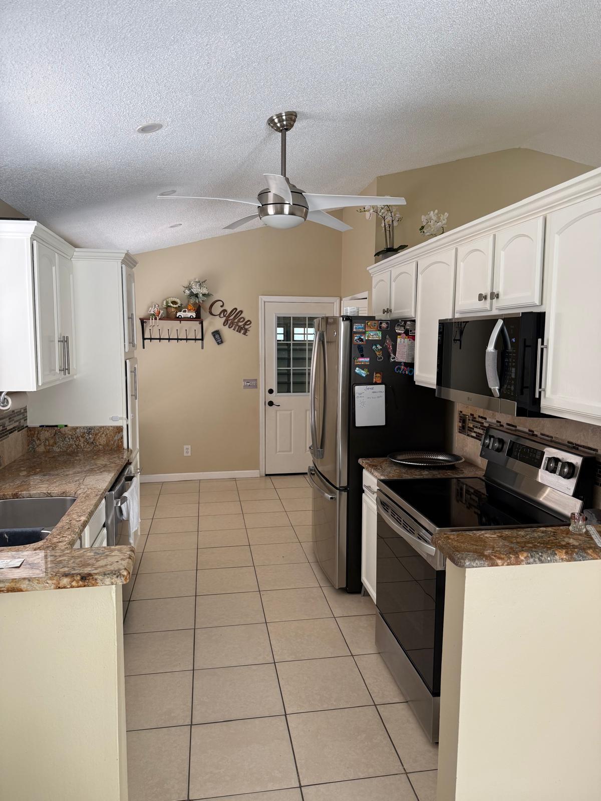 Building Photo - 2139 Fairmont Cir