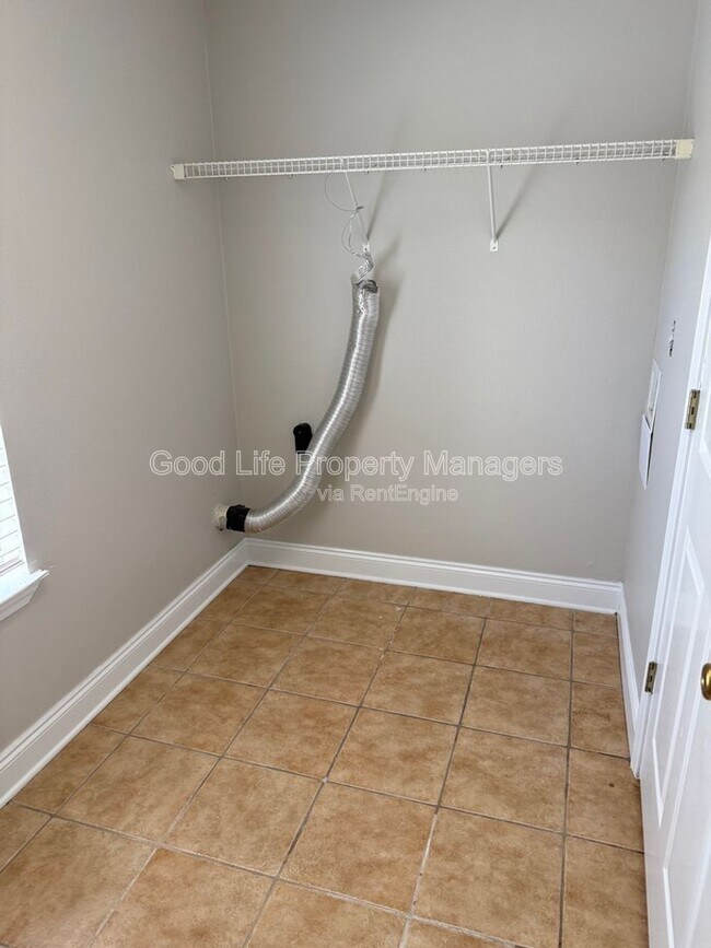 Building Photo - 8458 Chisholm Rd