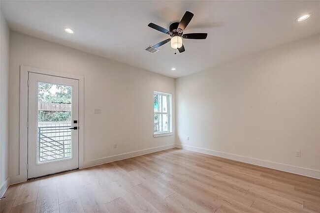 Building Photo - 1509 Alamo St
