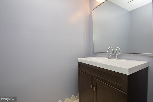 Building Photo - 322 Kings Croft Dr