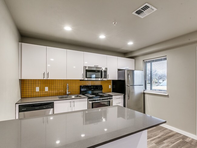 Building Photo - 2501 N Blackwelder Ave