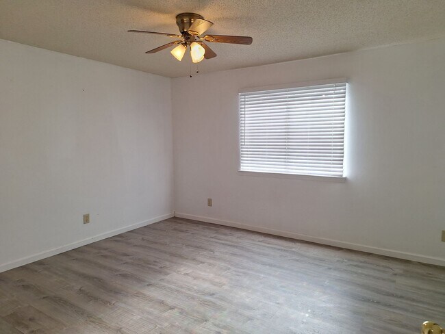 Building Photo - 12851 Daybreak Cir