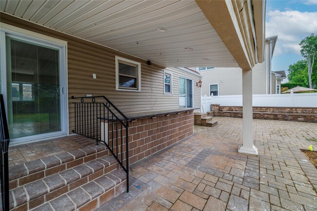 Building Photo - 3883 Franklin Ave