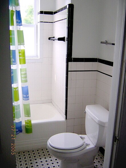 Bathroom - 4709 Rittenhouse St