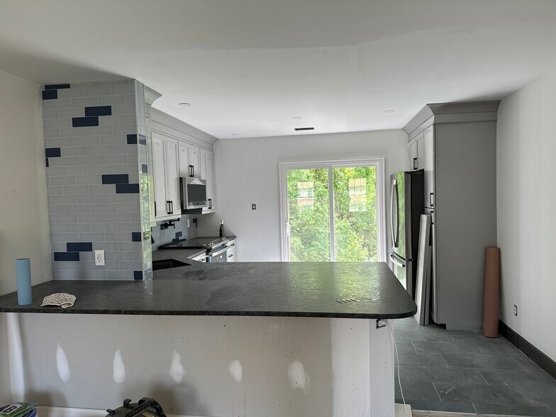 Building Photo - 1677 Bluebird Dr