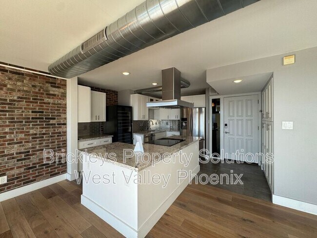 Building Photo - 2323 N Central Ave