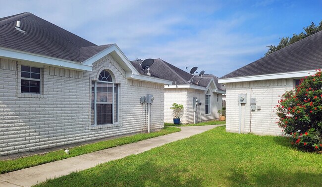 Building Photo - 2502 Cervantes Ave