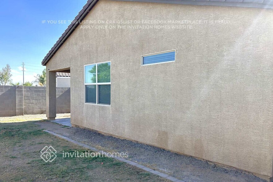 Building Photo - 35997 N Urika Dr