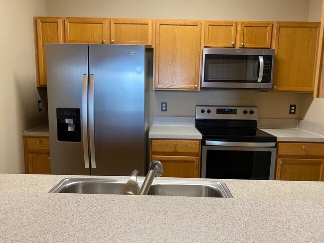 Building Photo - Stonebridge Condominium - 3 bed - 2 bath -...