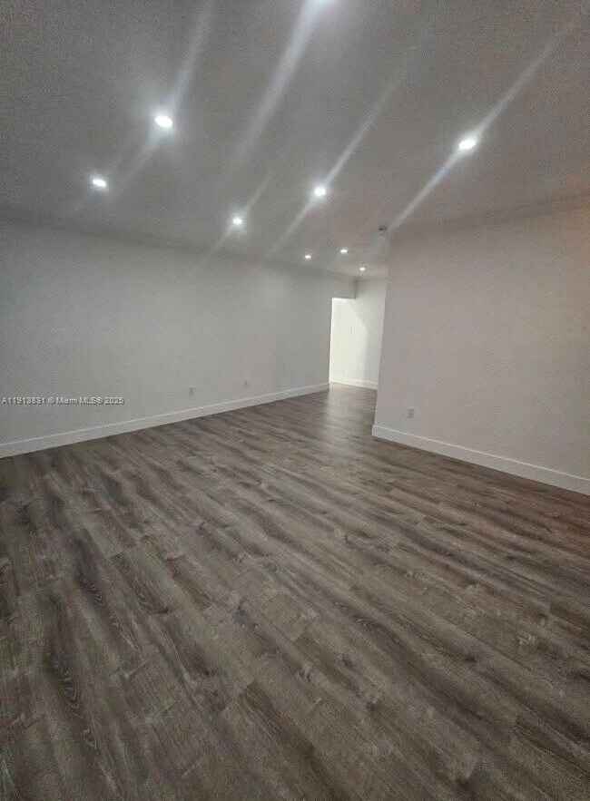 Building Photo - 425 NE 109th St