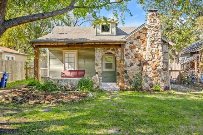 Primary Photo - 2110 Oxford Ave