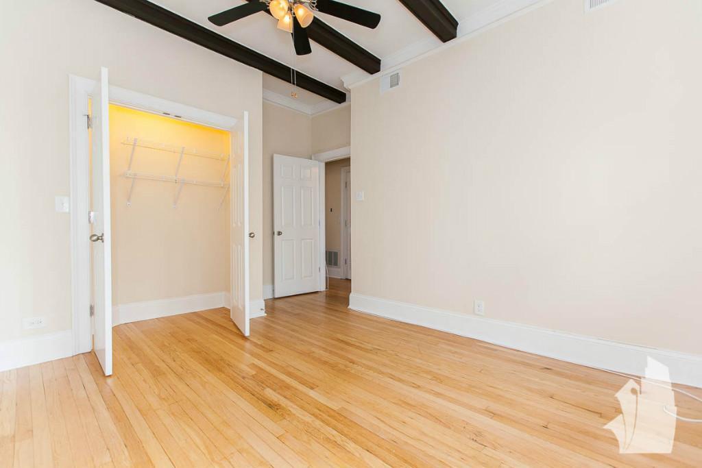 Building Photo - 3058 N Greenview Ave