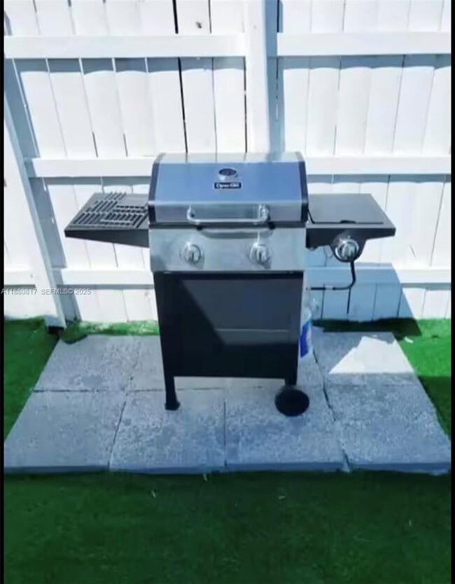 Building Photo - 2543 SW 58th Manor