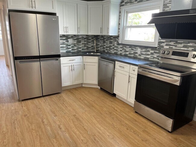 Primary Photo - 117 Evergreen Ave