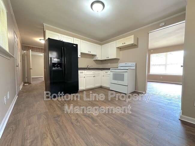 Building Photo - 3615 Midfield Dr