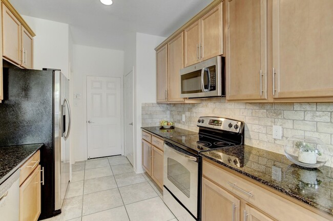 Building Photo - 6423 Calgary Woods Ln