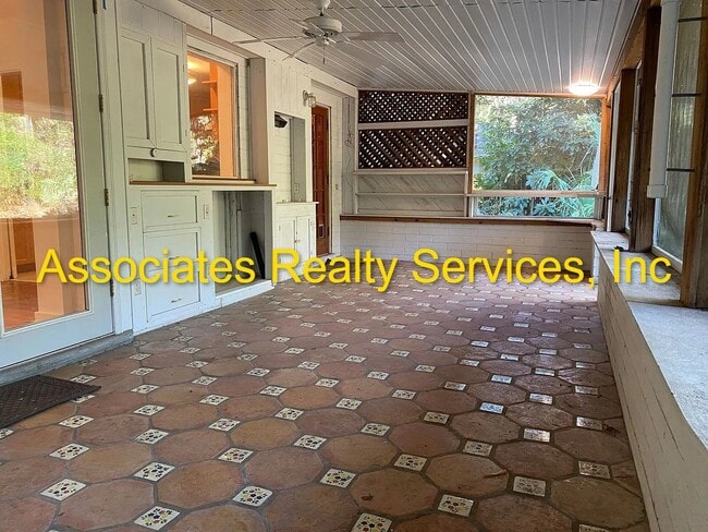 Building Photo - Charming 3 Bedroom w/ study that can be 4th bedroom, 3 Bath Home in Florida Park – Hardwood Floor...