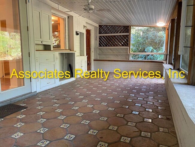 Building Photo - Charming 4 Bedroom, 3 Bath Home in Florida...