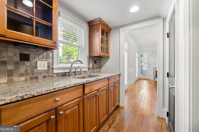 Building Photo - 2041 Mendenhall Cir