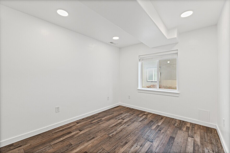 Building Photo - 4883 E Silver Ridge Rd