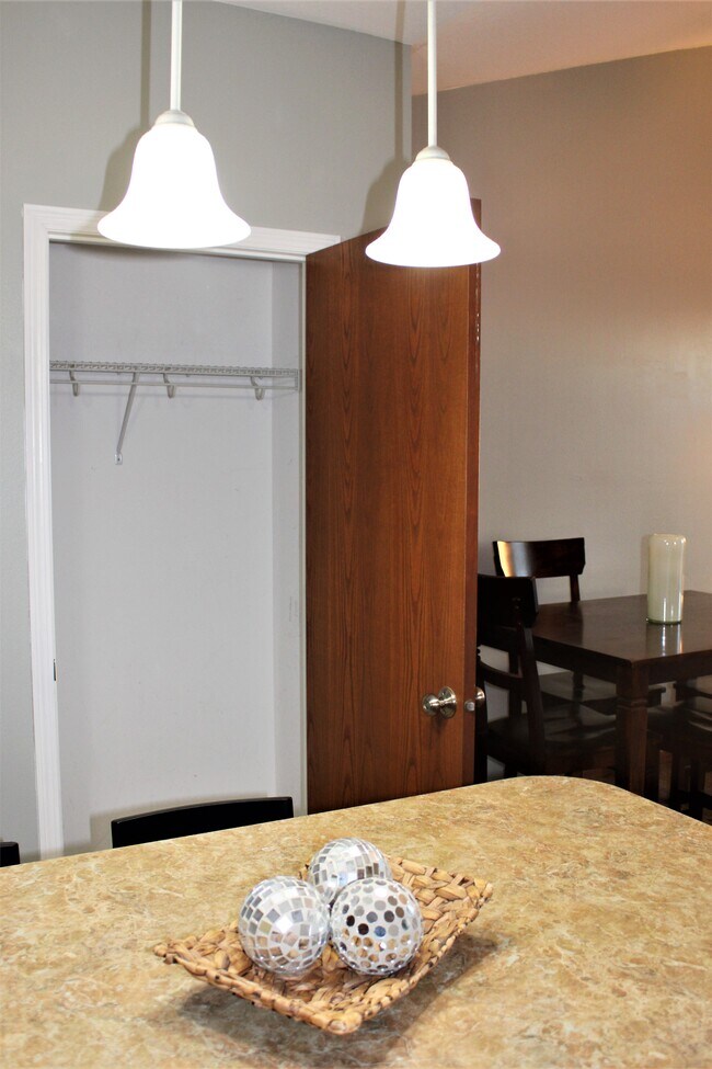 Building Photo - 4511 Twain Cir