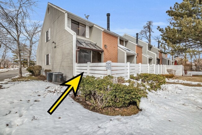 Building Photo - 955 Essex Ct Way