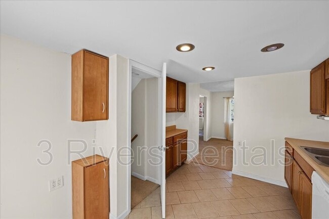 Building Photo - 1339 Rutherford Ave