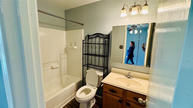 Building Photo - 4007 Hunter's Ridge Dr