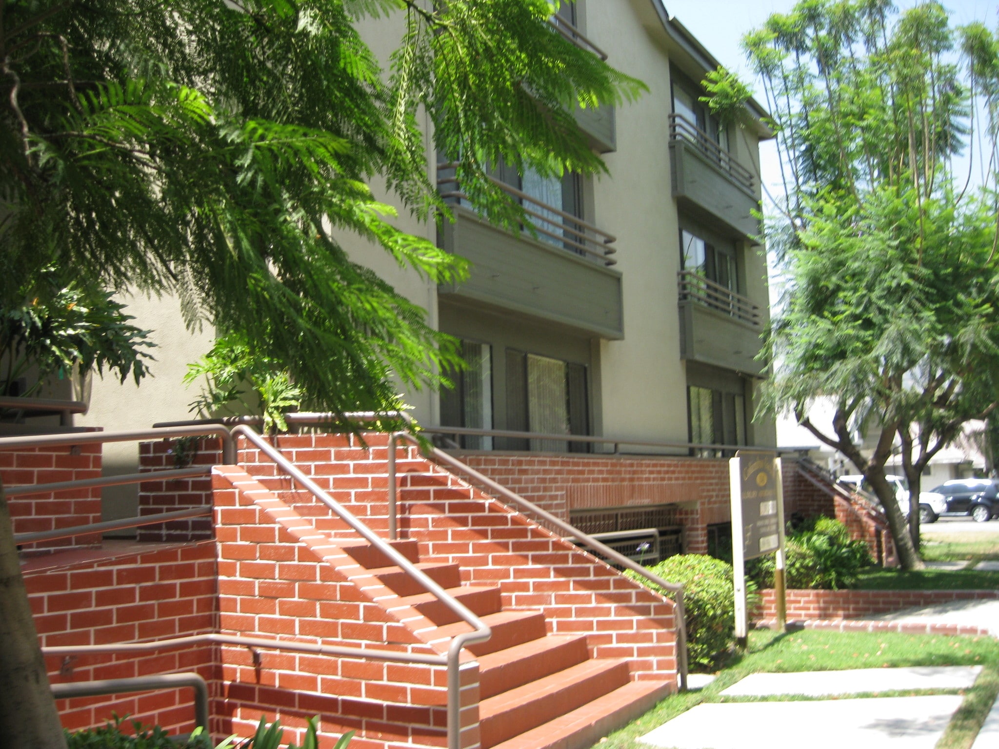 Building Photo - 1141 N Columbus Ave