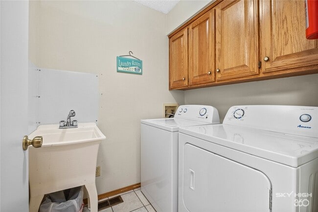 Building Photo - 13 Yarmouth Dr