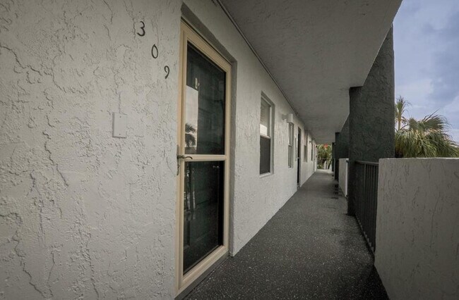 Building Photo - 777 S Federal Hwy