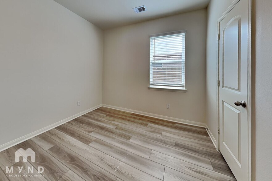 Building Photo - 480 Lone Rider Dr