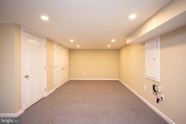 Building Photo - 2104 Steuben Way