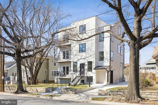 Primary Photo - 1016 Rhode Island Ave NE