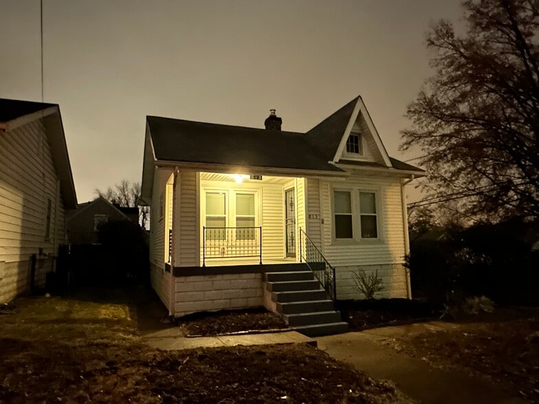 Building Photo - 813 Reading Rd