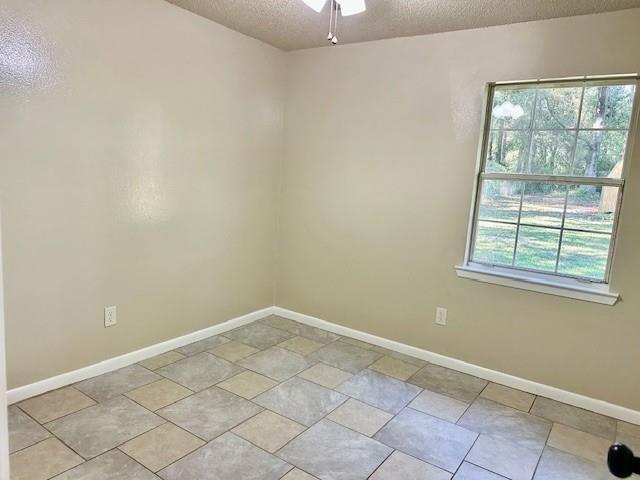 Building Photo - 6860 Williamsburg Ct