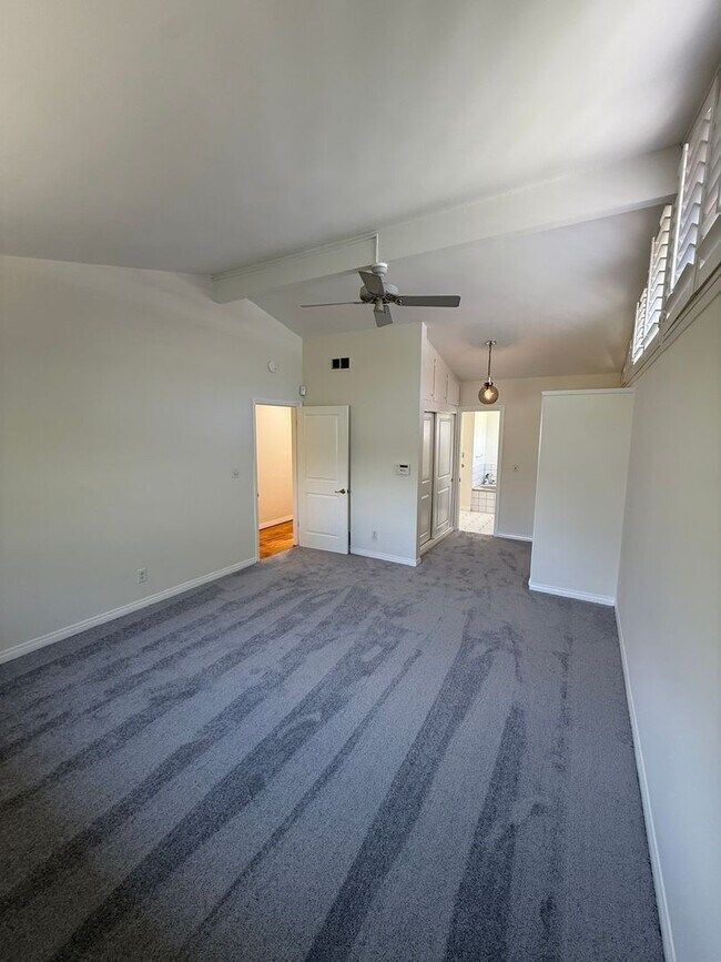 Building Photo - Beautiful One Level, 3 Bedroom, 3 Bathroom Tarzana Pool Home for Lease!